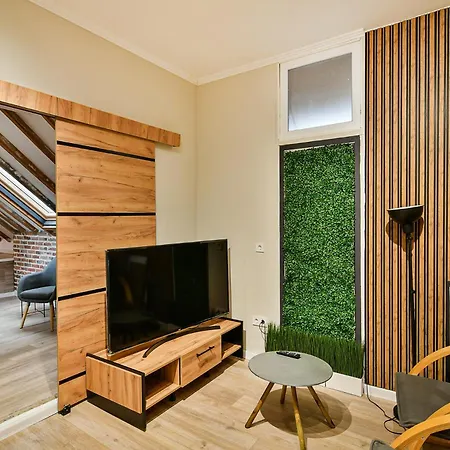 Apartment Flats With Parking *