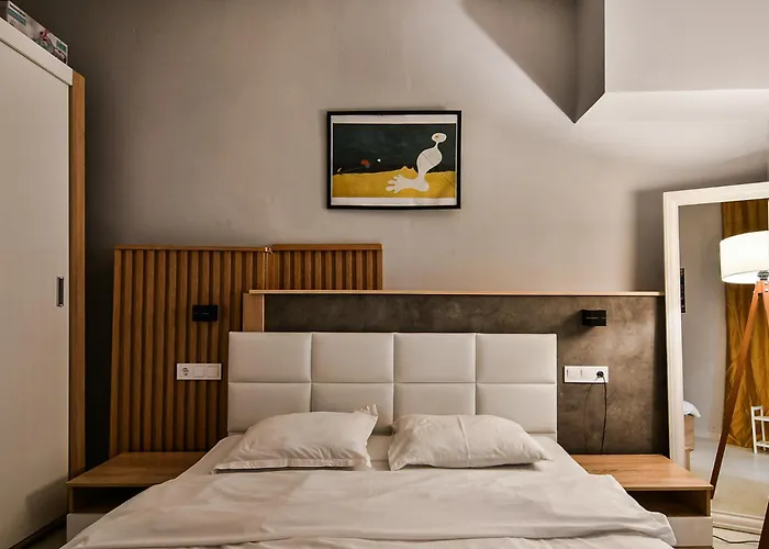 Apartment Flats With Parking *