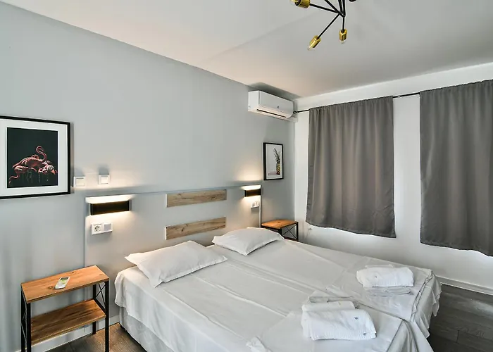 Apartment Flats With Parking *