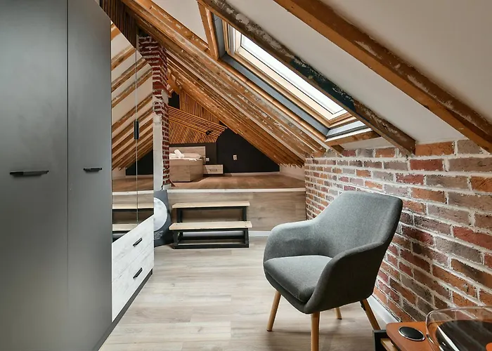 Apartment Flats With Parking *