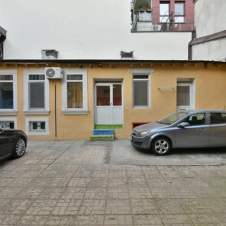 Flats With Parking * וארנה