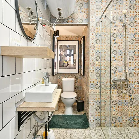 Flats With Parking * וארנה