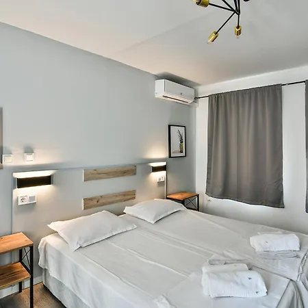 Apartment Flats With Parking *