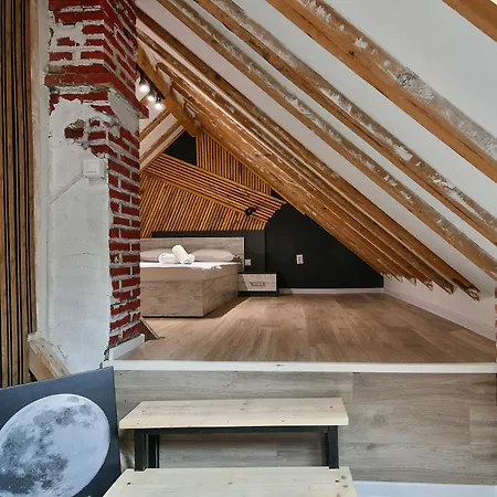 Flats With Parking * וארנה