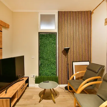 Flats With Parking דירה וארנה